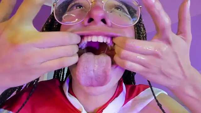 Snapshot of Cloe_Leee chatting on 12/28/24, 04:41 Cloe Leee online show from 12/28/24, 04:41