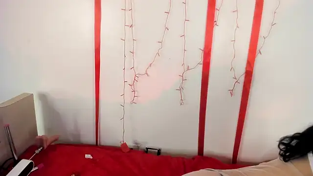 Snapshot of Cloe_Leee chatting on 02/27/25, 04:41 Cloe Leee online show from 02/27/25, 04:41