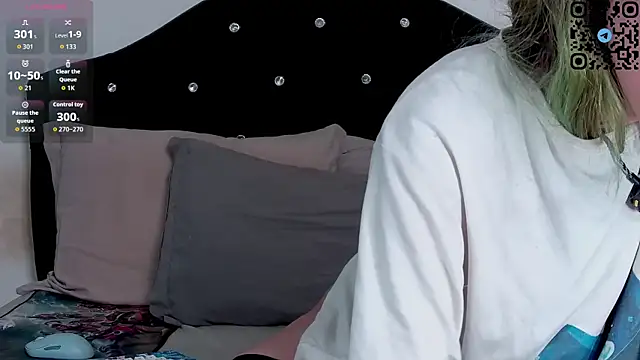 Snapshot of nonawhitemm chatting on 11/28/25, 12:02 nonawhitemm online show from 11/28/25, 12:02