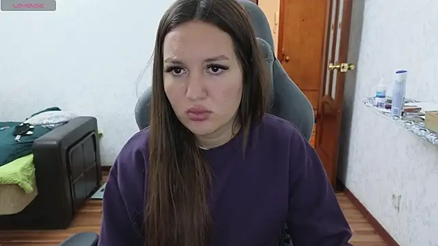 Snapshot of Nelly_Fischer chatting on 12/03/24, 01:43 Nelly Fischer online show from 12/03/24, 01:43