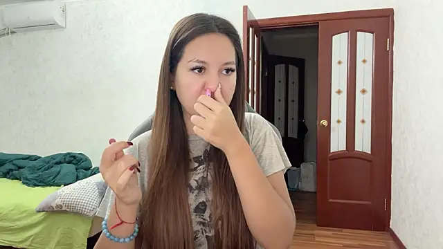 Snapshot of Nelly_Fischer chatting on 12/12/24, 03:43 Nelly Fischer online show from 12/12/24, 03:43