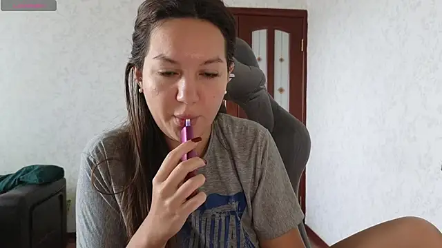 Snapshot of Nelly_Fischer chatting on 12/21/24, 09:12 Nelly Fischer online show from 12/21/24, 09:12