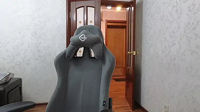 Snapshot of Nelly_Fischer chatting on 01/12/25, 01:37 Nelly Fischer online show from 01/12/25, 01:37