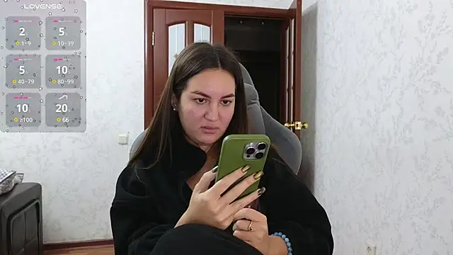 Snapshot of Nelly_Fischer chatting on 01/12/25, 04:40 Nelly Fischer online show from 01/12/25, 04:40