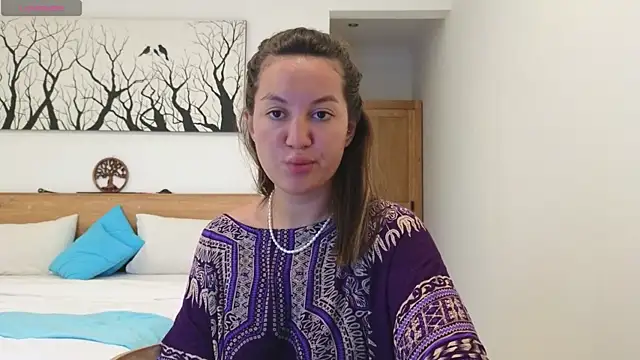 Nelly Fischer online show from 11/02/25, 09:22