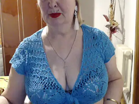 Snapshot of Secretfox chatting on 03/08/25, 11:27 Secretfox online show from 03/08/25, 11:27