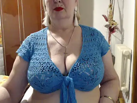 Snapshot of Secretfox chatting on 03/16/25, 11:16 Secretfox online show from 03/16/25, 11:16