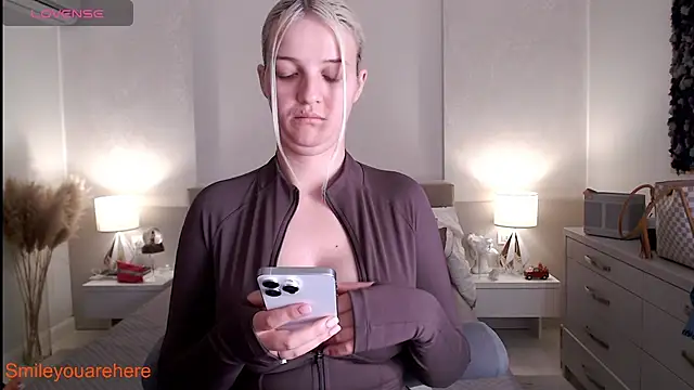 Snapshot of Smileyouarehere chatting on 04/05/26, 07:22 Smileyouarehere online show from 04/05/26, 07:22