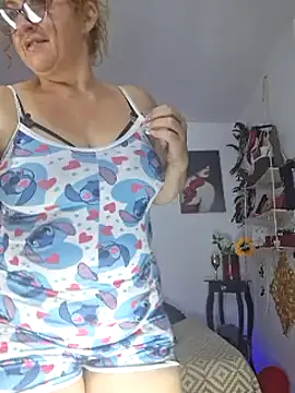 Snapshot of evelin_hott chatting on 02/07/25, 02:40 evelin hott online show from 02/07/25, 02:40