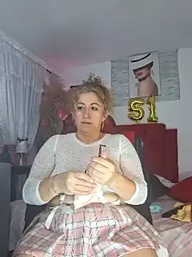 Snapshot of evelin_hott chatting on 03/12/25, 03:57 evelin hott online show from 03/12/25, 03:57