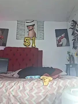 Snapshot of evelin_hott chatting on 03/12/25, 10:05 evelin hott online show from 03/12/25, 10:05