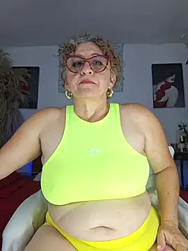 Snapshot of evelin_hott chatting on 01/13/26, 03:45 evelin hott online show from 01/13/26, 03:45