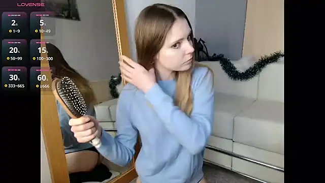 Snapshot of Frosty_Princess chatting on 12/17/25, 12:44 Frosty Princess online show from 12/17/25, 12:44