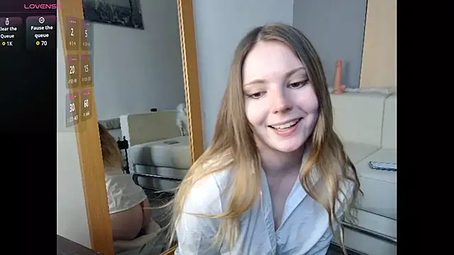 Snapshot of Frosty_Princess chatting on 03/24/26, 01:27 Frosty Princess online show from 03/24/26, 01:27