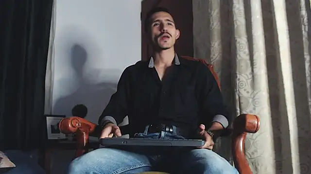 Snapshot of HomeAloneK chatting on 03/03/25, 08:21 HomeAloneK online show from 03/03/25, 08:21