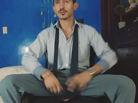 Snapshot of HomeAloneK chatting on 10/29/25, 07:37 HomeAloneK online show from 10/29/25, 07:37