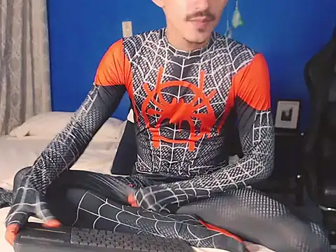 Snapshot of HomeAloneK chatting on 10/31/25, 07:37 HomeAloneK online show from 10/31/25, 07:37