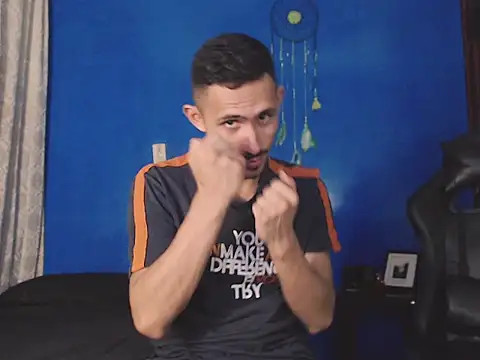 Snapshot of HomeAloneK chatting on 11/04/25, 07:35 HomeAloneK online show from 11/04/25, 07:35