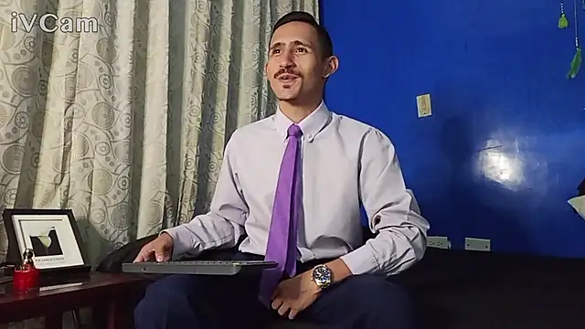 Snapshot of HomeAloneK chatting on 11/13/25, 07:24 HomeAloneK online show from 11/13/25, 07:24