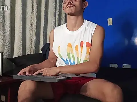 Snapshot of HomeAloneK chatting on 11/16/25, 08:03 HomeAloneK online show from 11/16/25, 08:03