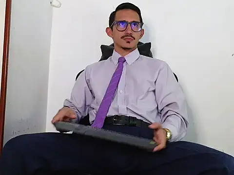 Snapshot of HomeAloneK chatting on 01/15/26, 07:39 HomeAloneK online show from 01/15/26, 07:39