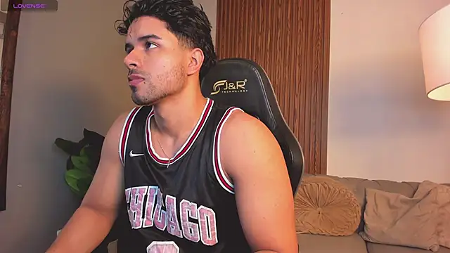 Snapshot of liam_collins21 chatting on 03/25/26, 12:00 liam collins21 online show from 03/25/26, 12:00