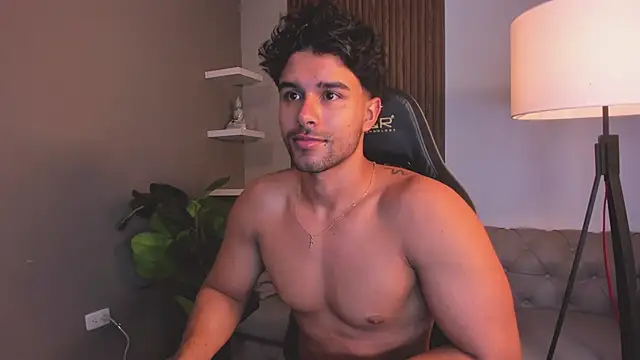 Snapshot of liam_collins21 chatting on 04/13/26, 11:59 liam collins21 online show from 04/13/26, 11:59