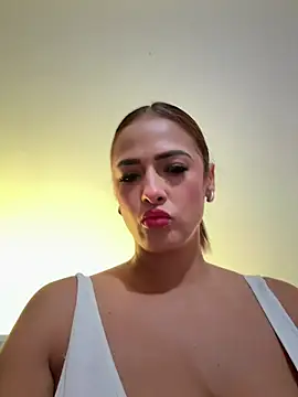 Snapshot of SofiaReyes1 chatting on 10/13/25, 02:22 SofiaReyes1 online show from 10/13/25, 02:22