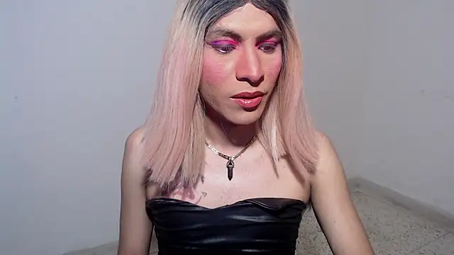 HugeDanex online show from 11/25/25, 04:12