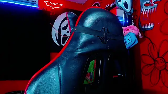 Snapshot of HugeDanex chatting on 03/31/26, 06:58 HugeDanex online show from 03/31/26, 06:58