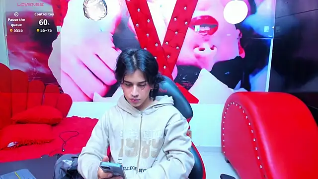 Snapshot of alex_477 chatting on 05/15/26, 11:39 alex 477 online show from 05/15/26, 11:39