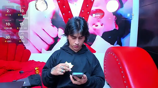 Snapshot of alex_477 chatting on 05/26/26, 11:39 alex 477 online show from 05/26/26, 11:39