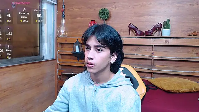 Snapshot of alex_477 chatting on 07/08/26, 11:37 alex 477 online show from 07/08/26, 11:37
