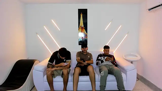 Snapshot of brutal_sex_room2 chatting on 03/30/26, 02:40 brutal sex room2 online show from 03/30/26, 02:40