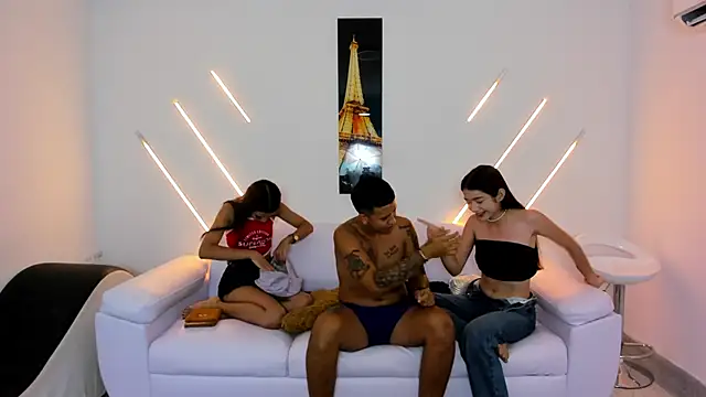 Snapshot of brutal_sex_room2 chatting on 03/31/26, 02:46 brutal sex room2 online show from 03/31/26, 02:46