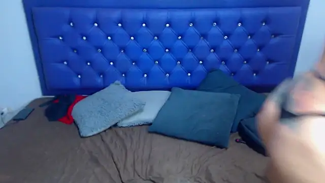 Snapshot of kiwii_nasty chatting on 10/26/25, 01:11 kiwii nasty online show from 10/26/25, 01:11