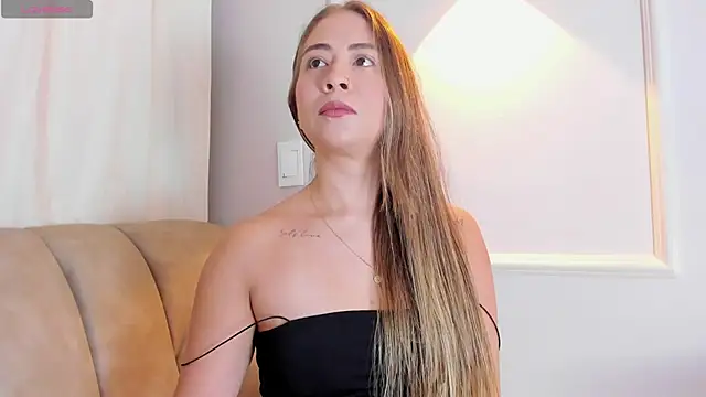 Snapshot of Lia_walton chatting on 12/15/24, 01:00 Lia walton online show from 12/15/24, 01:00