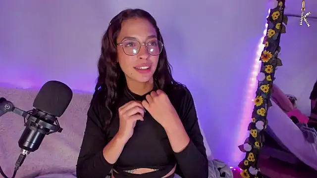 Snapshot of KATERAW chatting on 01/15/25, 03:43 KATERAW online show from 01/15/25, 03:43