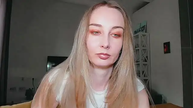 Snapshot of Maiami000 chatting on 03/19/26, 01:48 Maiami000 online show from 03/19/26, 01:48