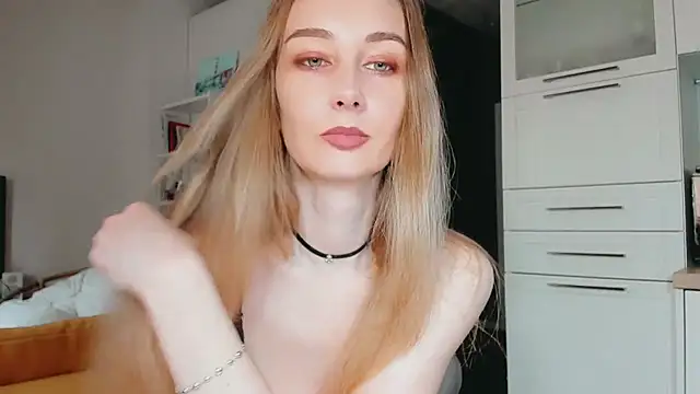 Snapshot of Maiami000 chatting on 04/08/26, 10:04 Maiami000 online show from 04/08/26, 10:04