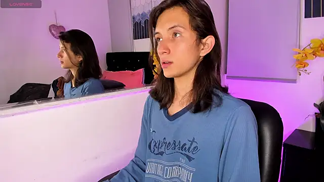 Snapshot of Feniix__ chatting on 01/17/25, 03:23 Feniix online show from 01/17/25, 03:23