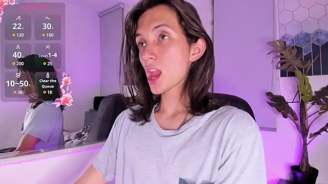 Snapshot of Feniix__ chatting on 02/06/25, 07:56 Feniix online show from 02/06/25, 07:56