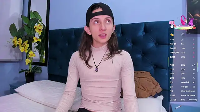 Snapshot of Feniix__ chatting on 10/10/25, 04:22 Feniix online show from 10/10/25, 04:22