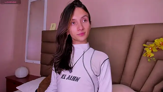 Snapshot of Feniix__ chatting on 10/21/25, 04:57 Feniix online show from 10/21/25, 04:57