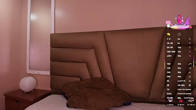 Snapshot of Feniix__ chatting on 10/24/25, 04:31 Feniix online show from 10/24/25, 04:31