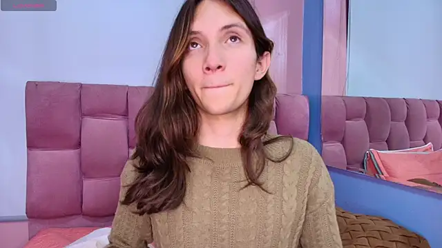 Snapshot of Feniix__ chatting on 11/25/25, 05:29 Feniix online show from 11/25/25, 05:29