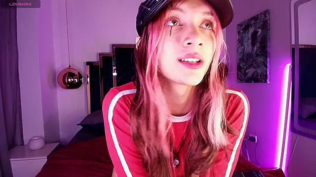 Snapshot of Feniix__ chatting on 04/22/26, 05:10 Feniix online show from 04/22/26, 05:10