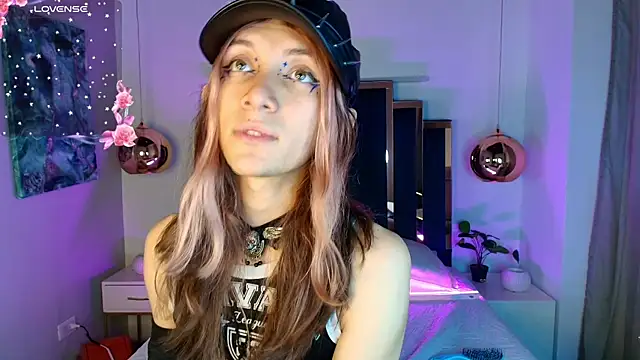Snapshot of Feniix__ chatting on 05/15/26, 04:30 Feniix online show from 05/15/26, 04:30