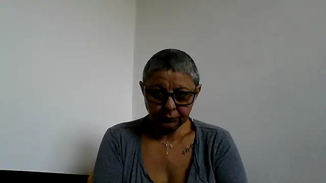 roseblak42 online show from 11/22/25, 10:36