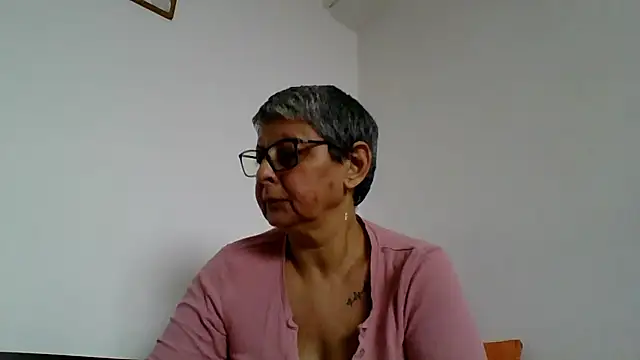 roseblak42 online show from 01/11/26, 08:52